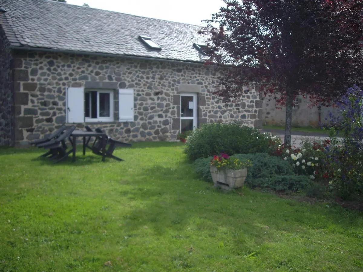 ベッド・アンド・ブレックファスト Ferme De Lamourio Saint-Cernin